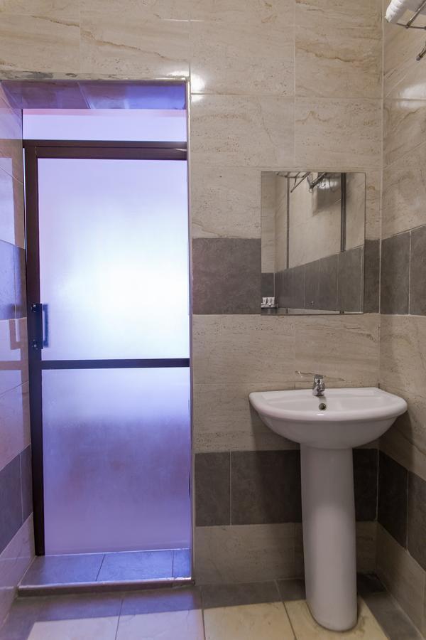Enkare Hotel Nairobi Bagian luar foto